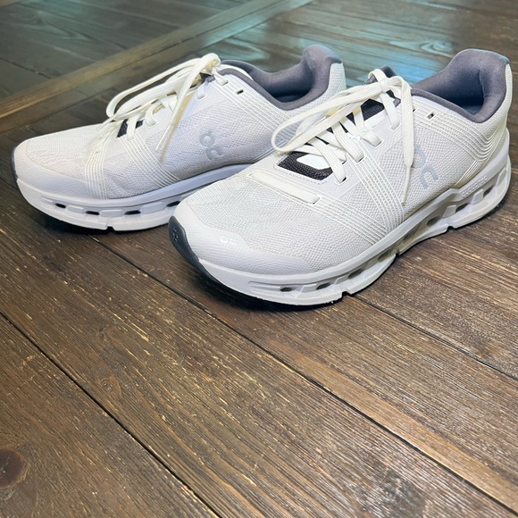 On Cloud Running White and Gray Sneakers - Picture 2 of 6